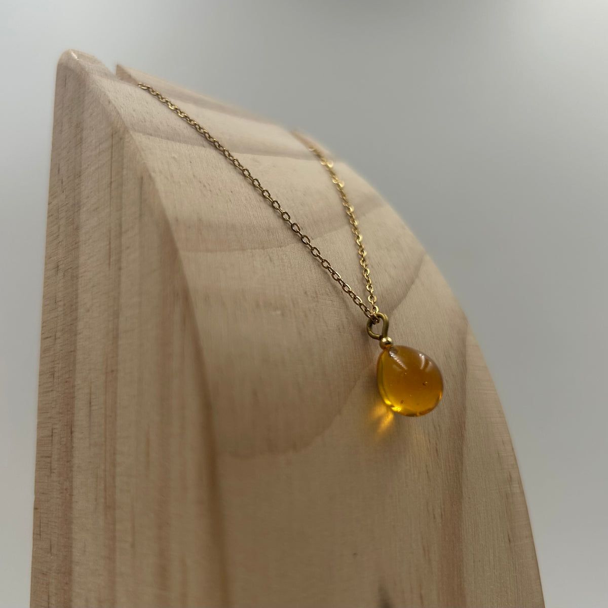 Collier goutte doré