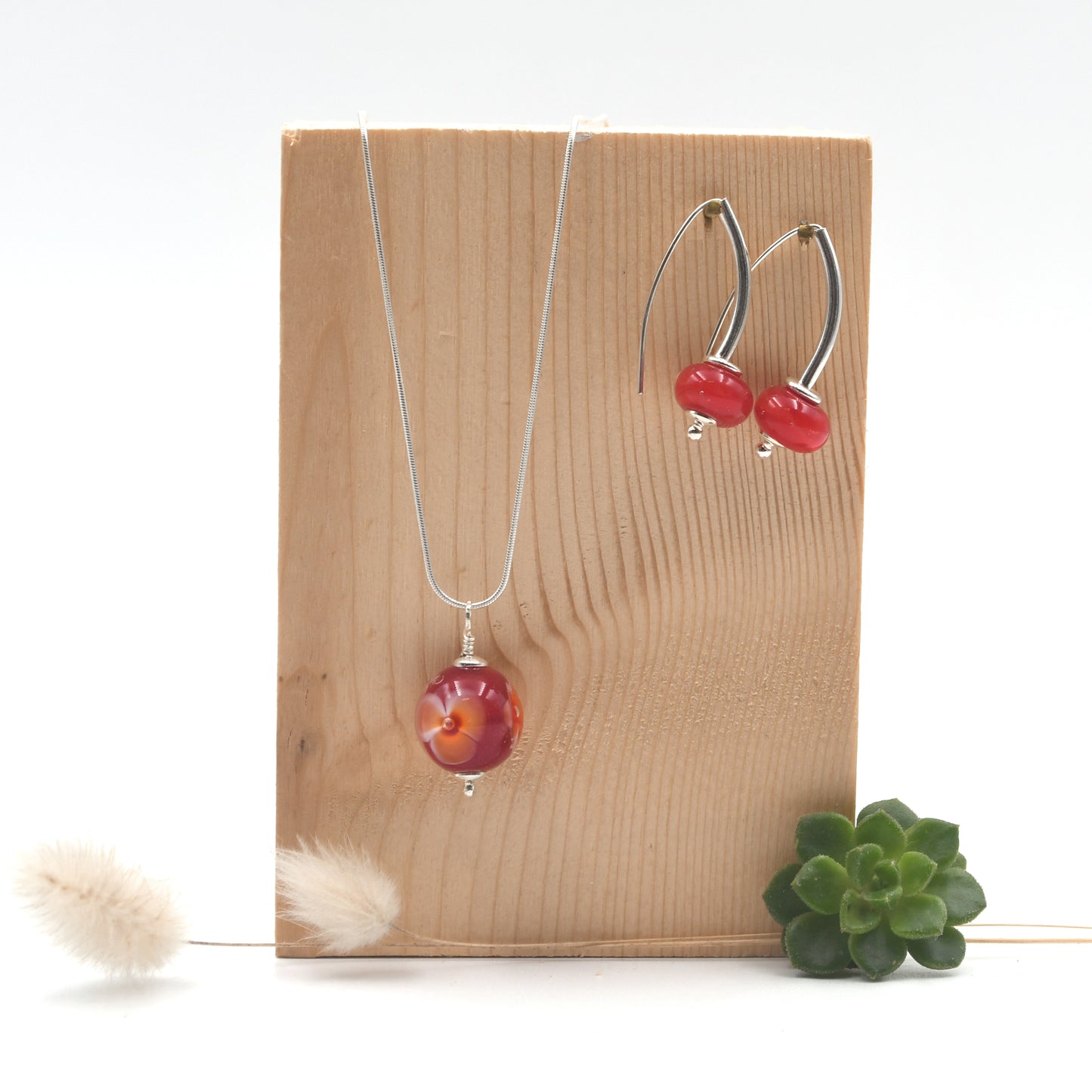 Parure "Fleurs rouges"